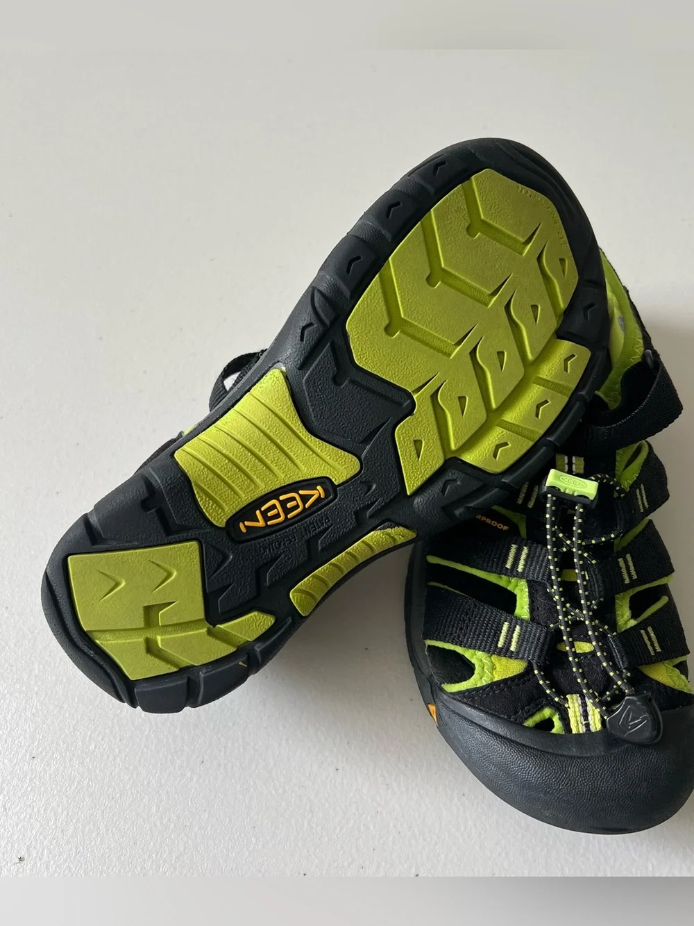 KEEN Newport H2 Big Kids Sandals Black Lime Green US 4